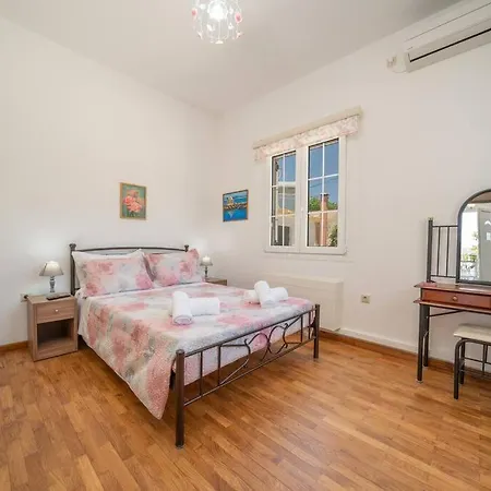 Erasmia- House 1 Ground Floor Дом отдыха Свороната