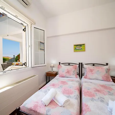 Дом отдыха Erasmia- House 1 Ground Floor Свороната