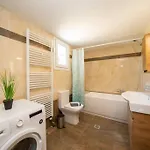 Erasmia- House 1 Ground Floor 度假居 *