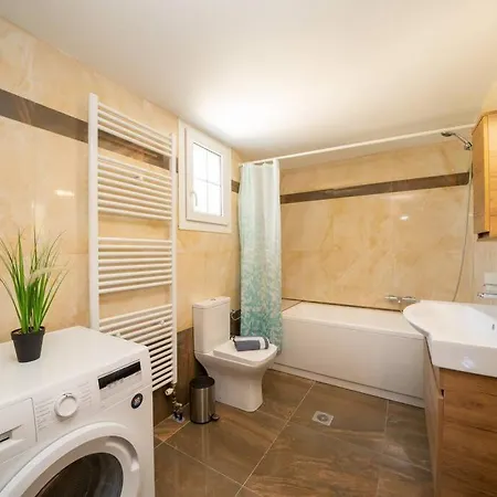 Erasmia- House 1 Ground Floor بيت للعطل *